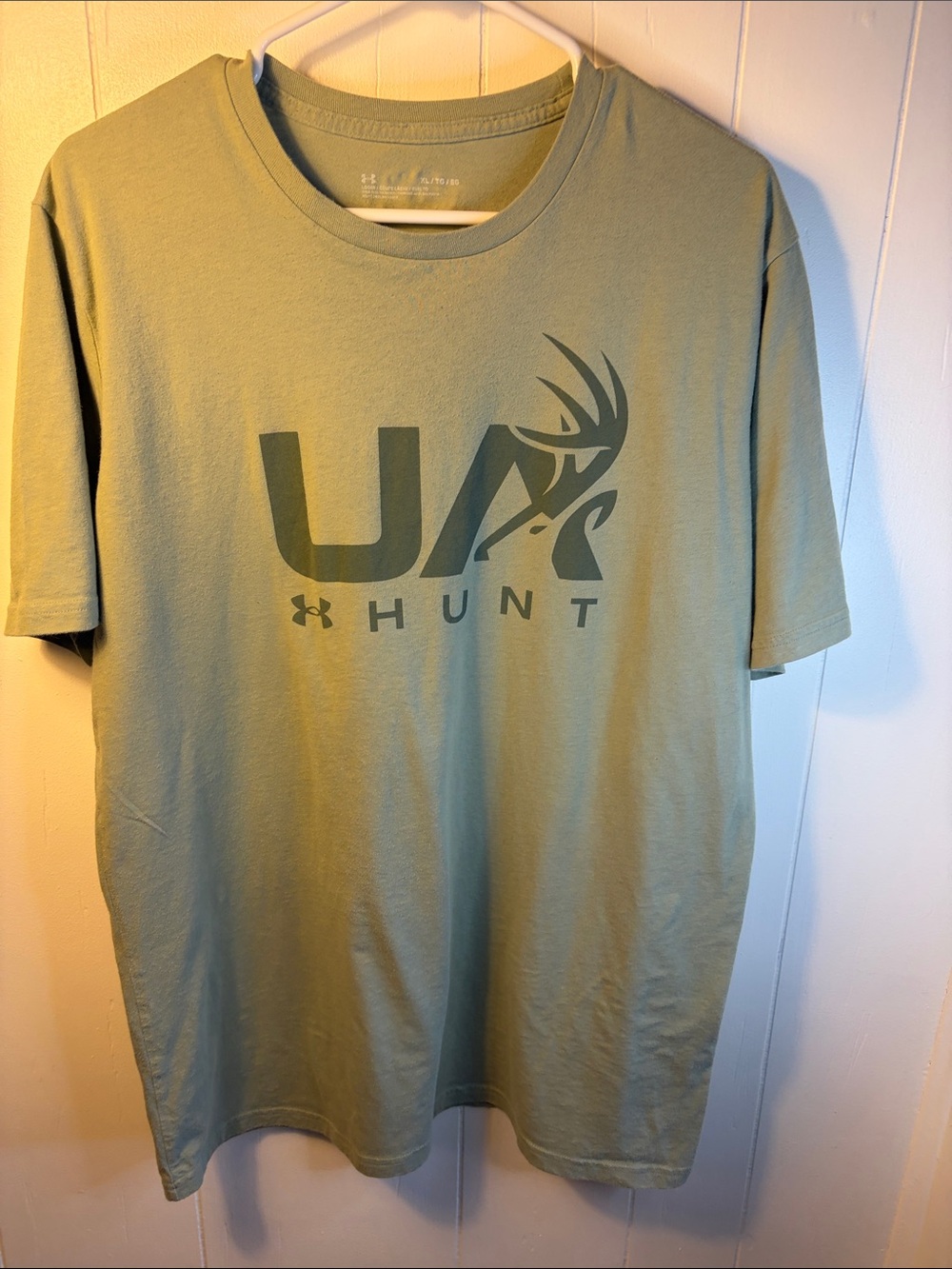 Under Armour Hunt Men's Size XLarge Green Antler Logo Graphic T-Shirt